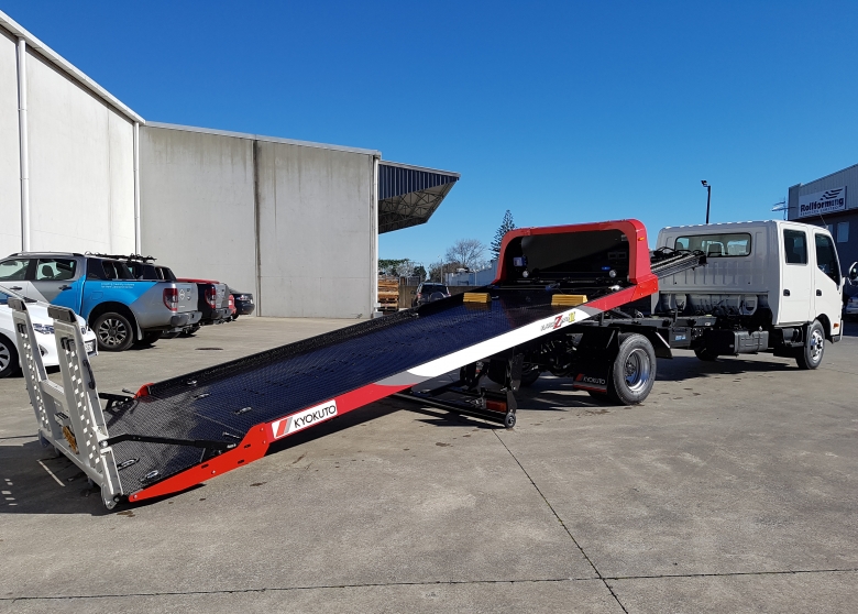 JN02-49 Kyokuto Tilt Tray Transporter