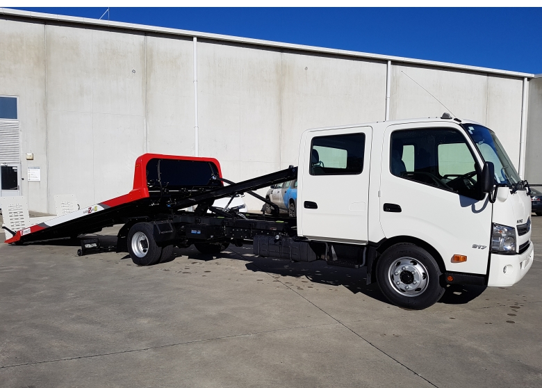 JN04-49 Kyokuto Tilt Tray Transporter